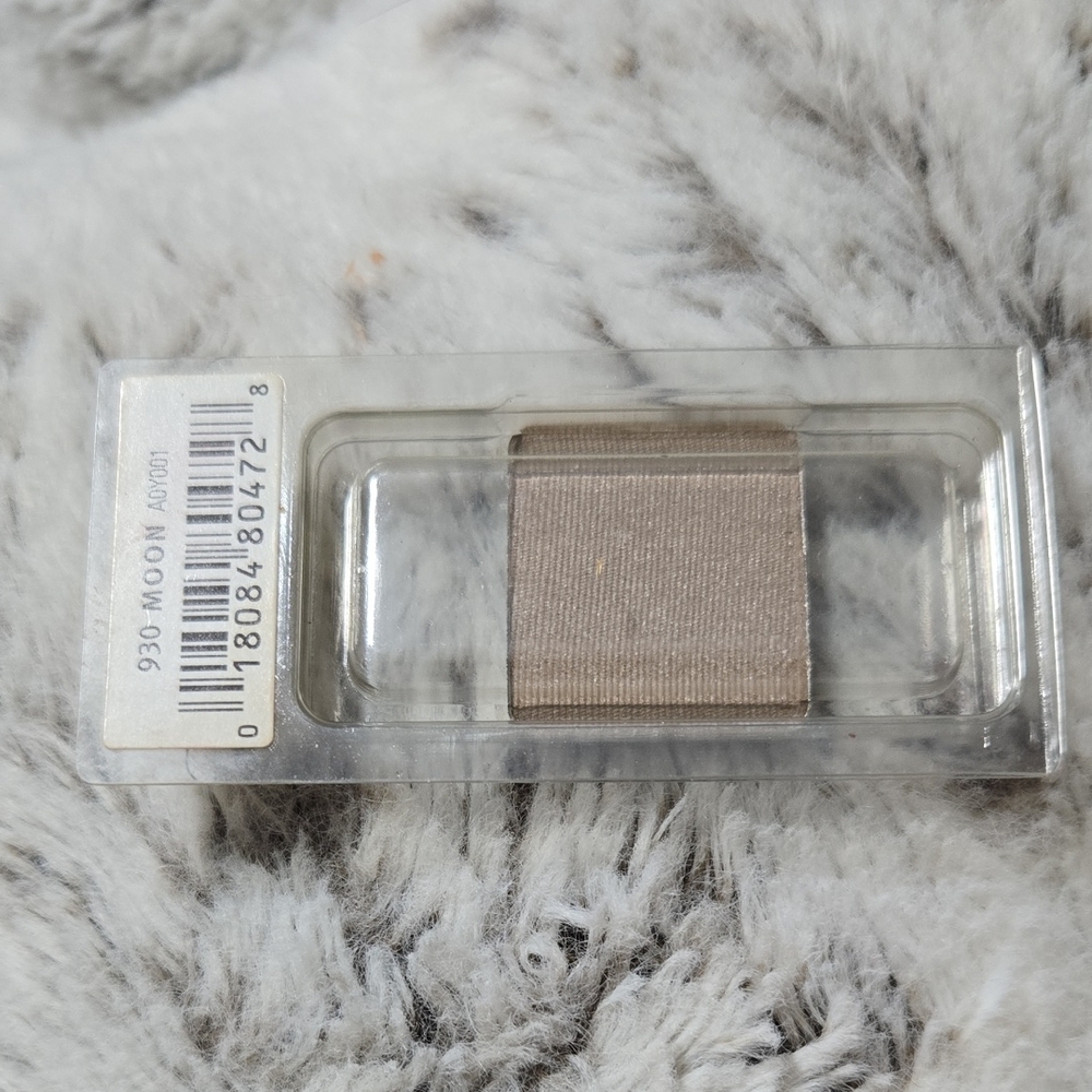 AVEDA Eyeshadow in Moon - Subtle Tan Shade